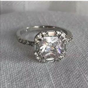 Lia Sophia stunner ring size 7